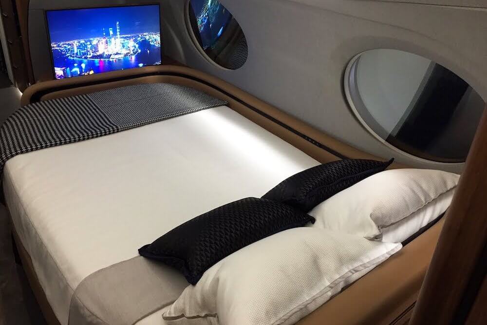 Gulfstream G800 bed and TV on long-range flights 